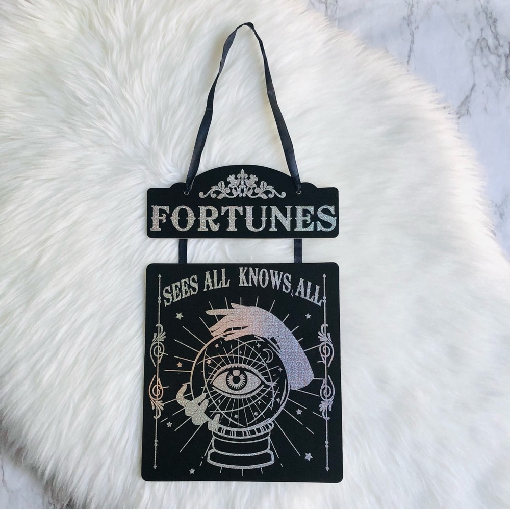 Fortunes Sees All Knows All Sign